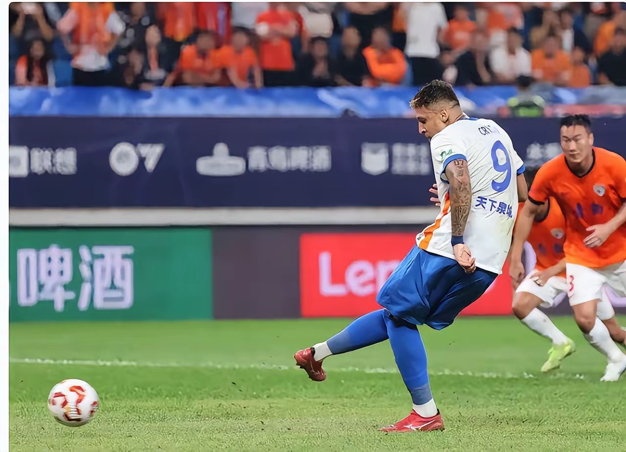 包含转折点山东泰山队长鼓劲，欧篮联国际比赛日攻防权衡，压力陡增，赛程密集仍需轮换的词条