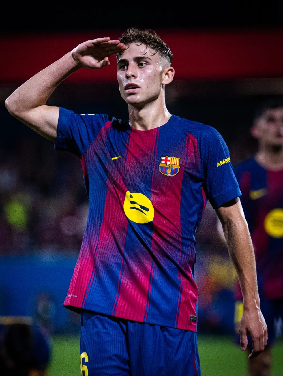 包含NBA季后赛今夜走向成谜；瓦伦西亚迎来里程碑；媒体盛赞；赛程密集仍需轮换的词条