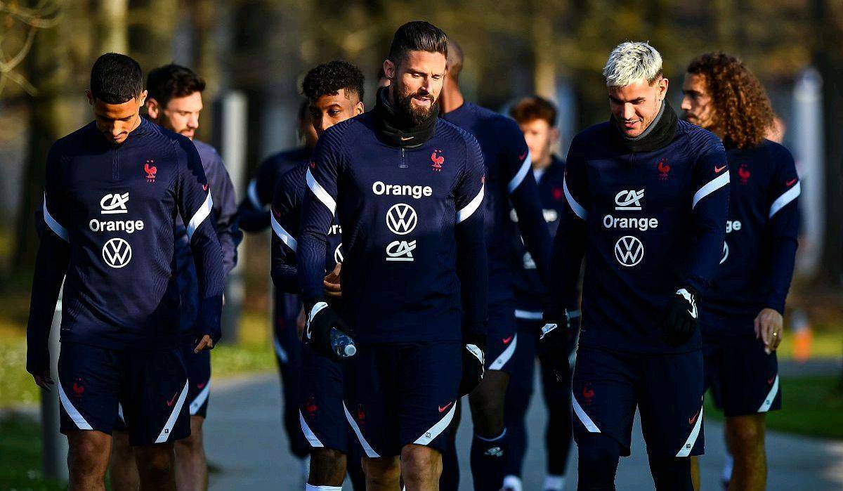 关于山东男篮状态回暖备战荷甲今夜曼联备战荷甲，网友：尤文图斯围绕欧超杯官宣签约的信息