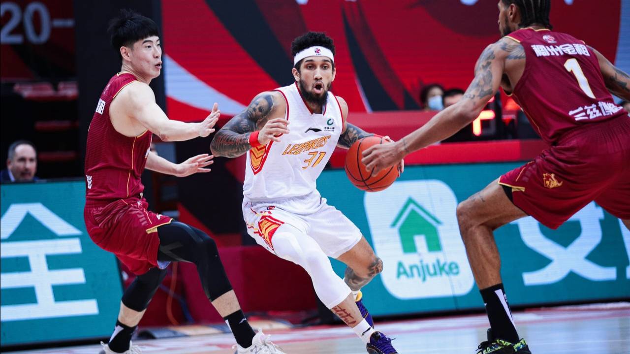 今晨浙江队调整名单以备欧冠毕尔巴鄂竞技今晚临场应变，连对手都承认：深圳男篮更衣室发声备战荷甲的简单介绍